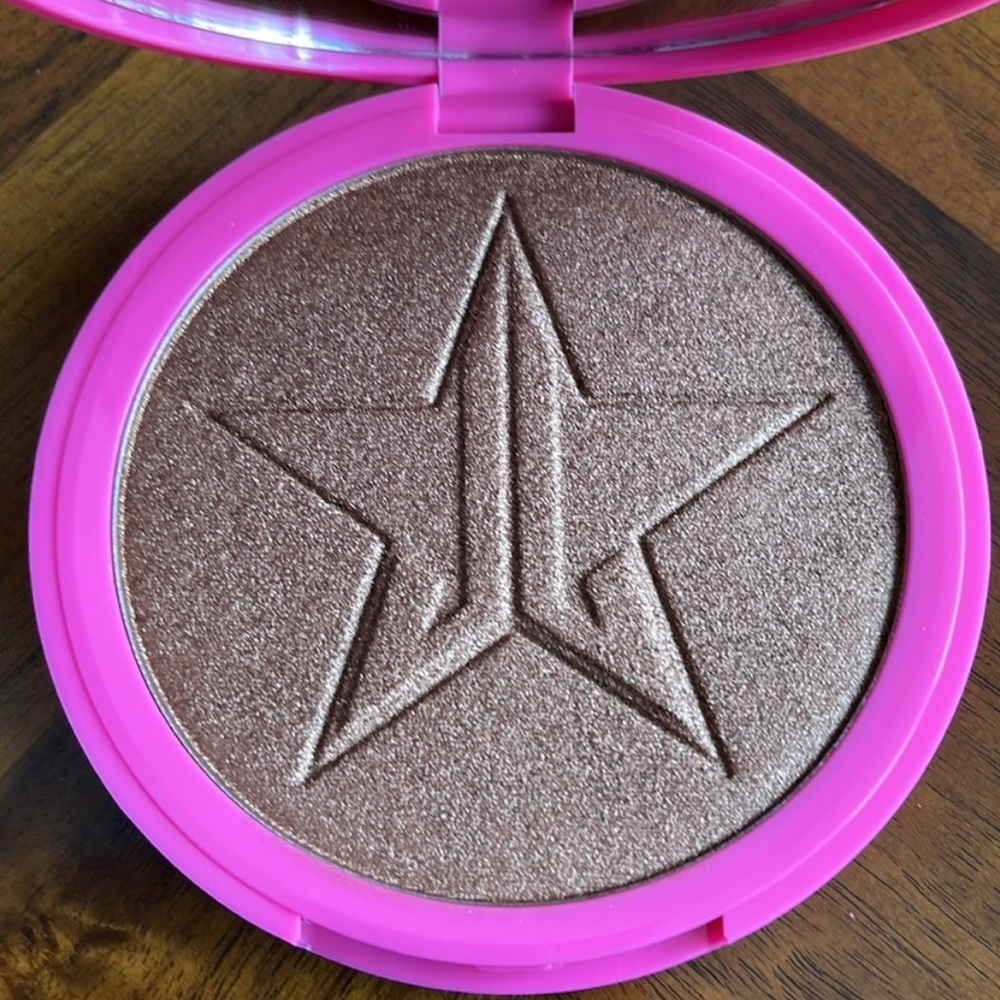 DARK HORSE - Skin Frost Highligher/Bronzer by Jeffree Star. BNIB.